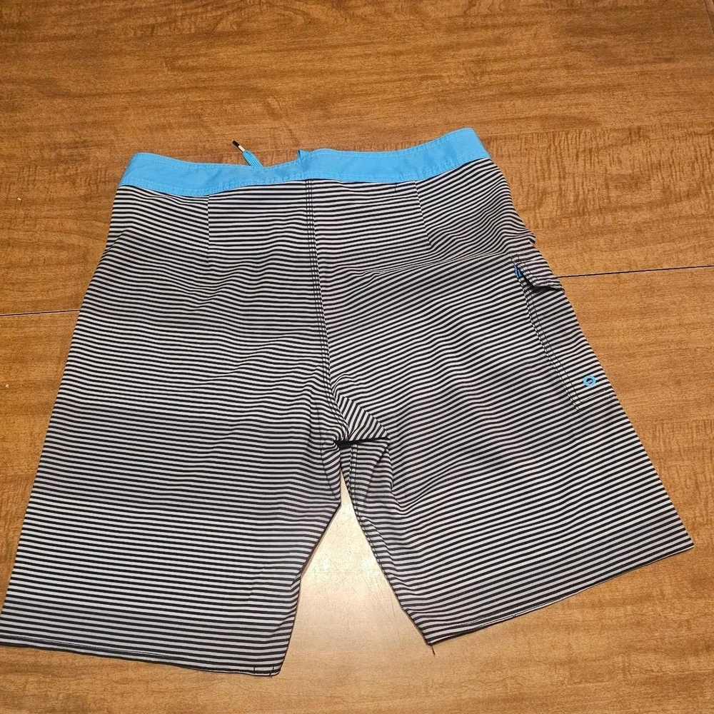 Mens RVCA Board Shorts Swim Trunks Performance Stretch 32 M Striped Black F28